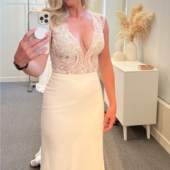 Tara Lauren “Amaia” Wedding Dress - Picture 3 of 8